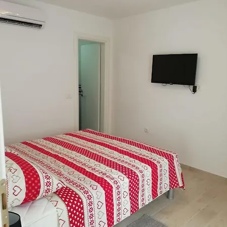 Porat Apartment *