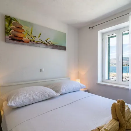 Porat Apartment *