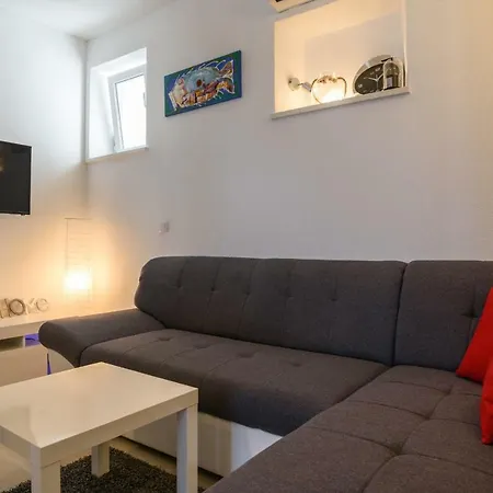 Porat Apartment