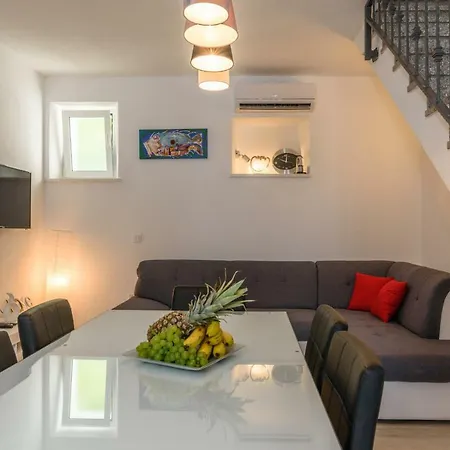 Porat Apartment