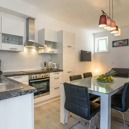 Porat Apartment *